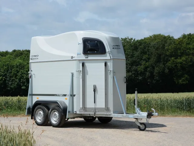 Montana ALU 2500 met Voorlaadklep